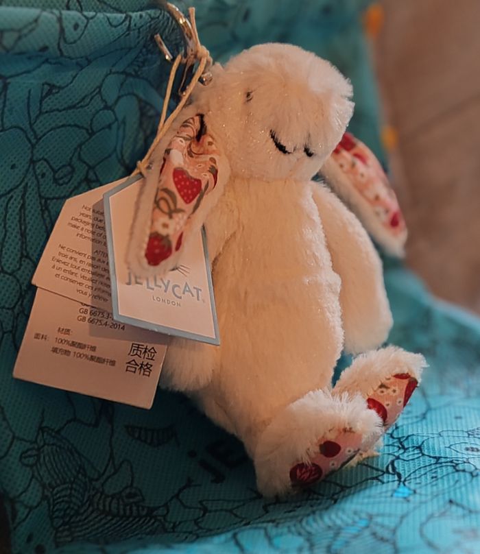 Jellycat Blossom Cream Bunny Berry 🐰 - photo numéro 3
