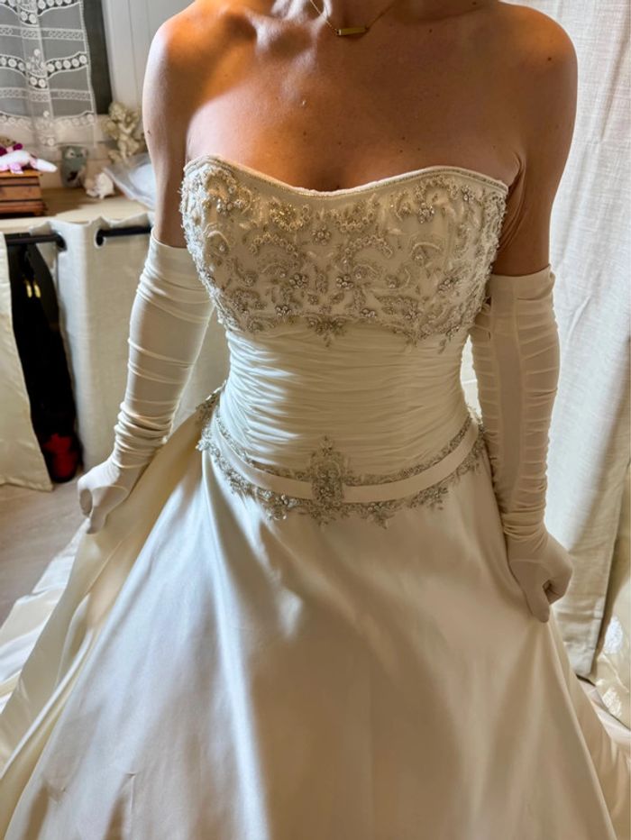 Robe de mariée neuve avec jupon gants et voile - photo numéro 8