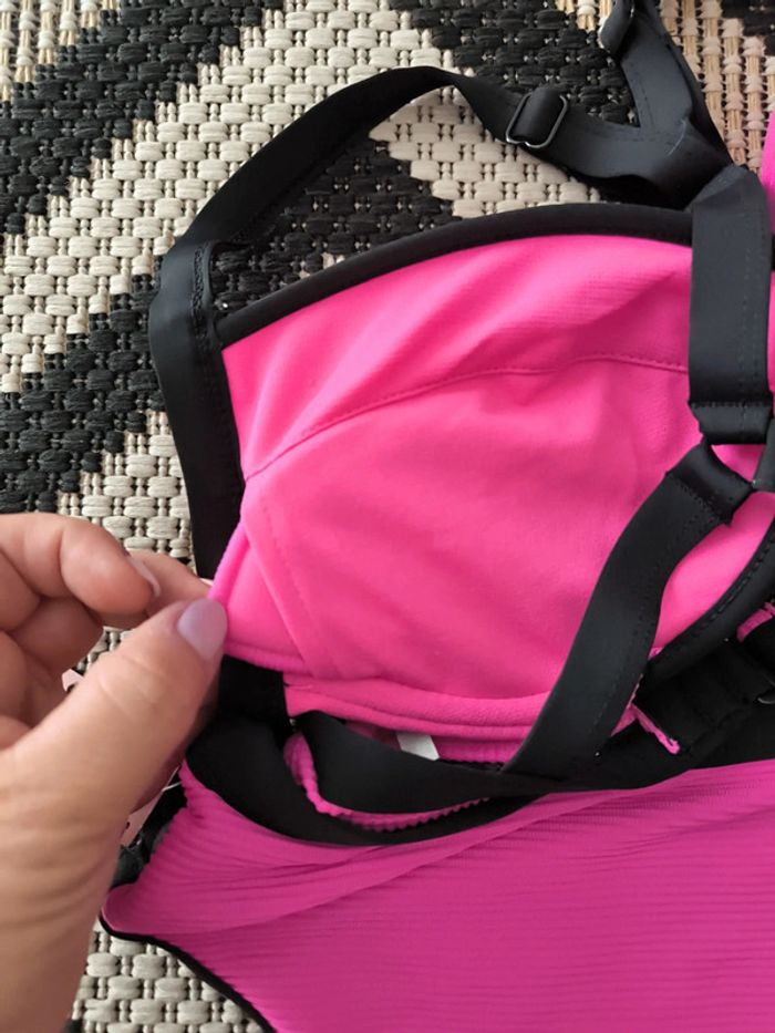Maillot de bain rose vif à armatures Taille L 40 Neuf avec étiquette - photo numéro 3