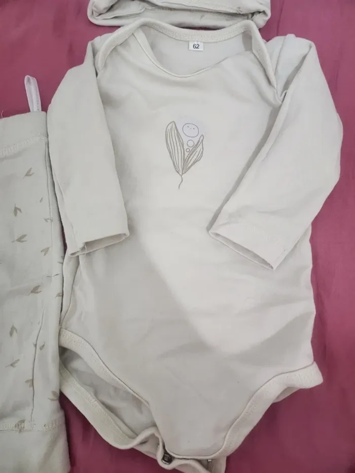 Ensemble bébé - photo numéro 2