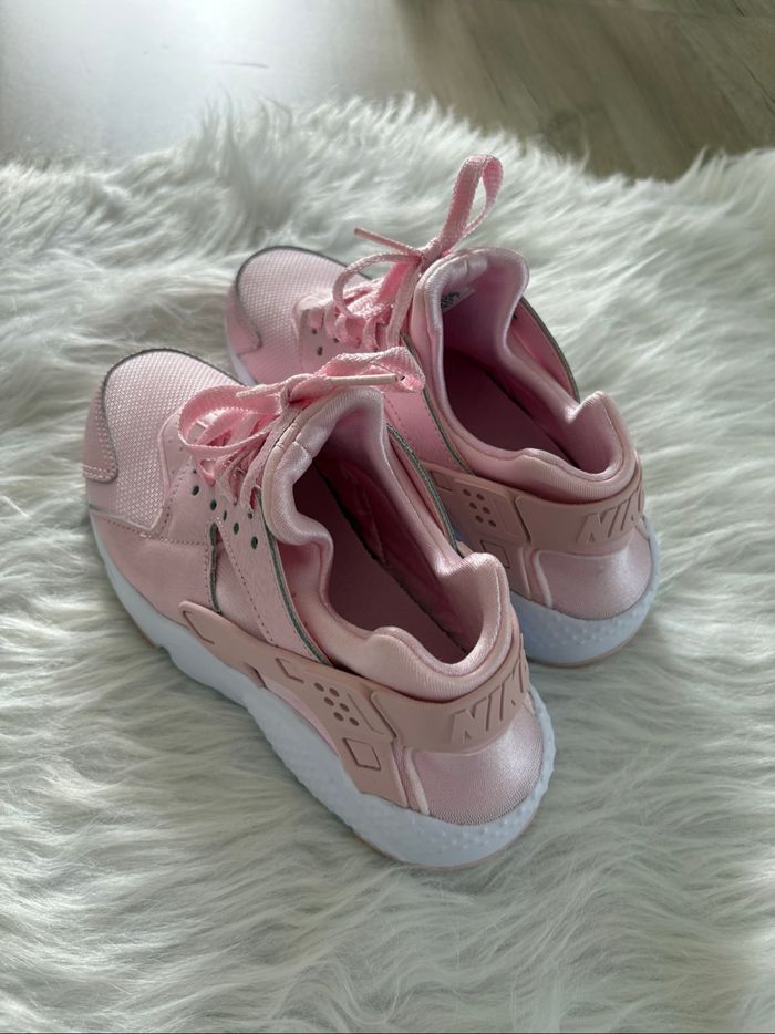 Nike Huarache neuve pointure 36 - photo numéro 2