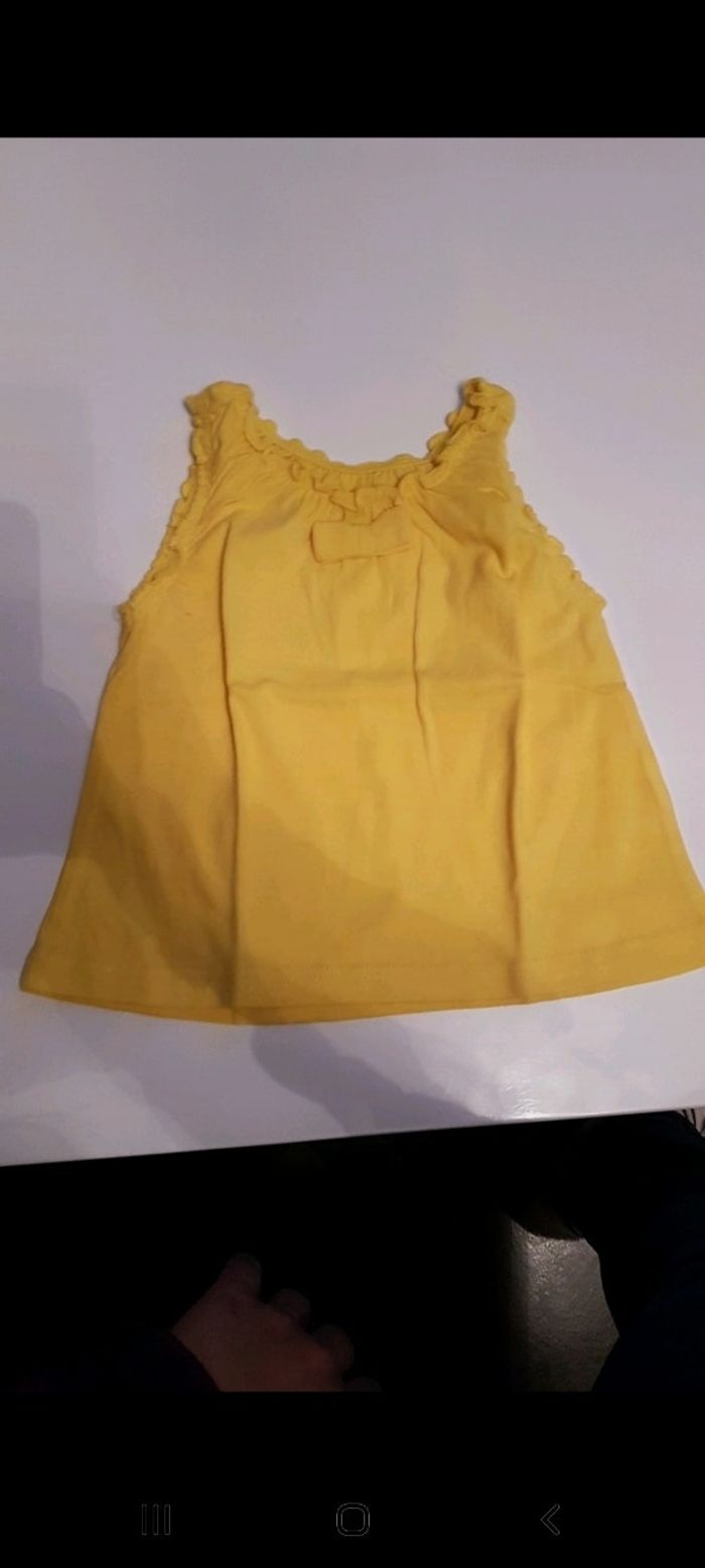 T shirt neuf taille 6 mois