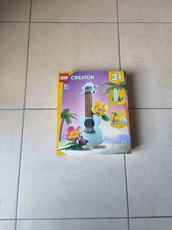 LEGO Creator 3-en-1 - Le ukulélé tropical (31156)