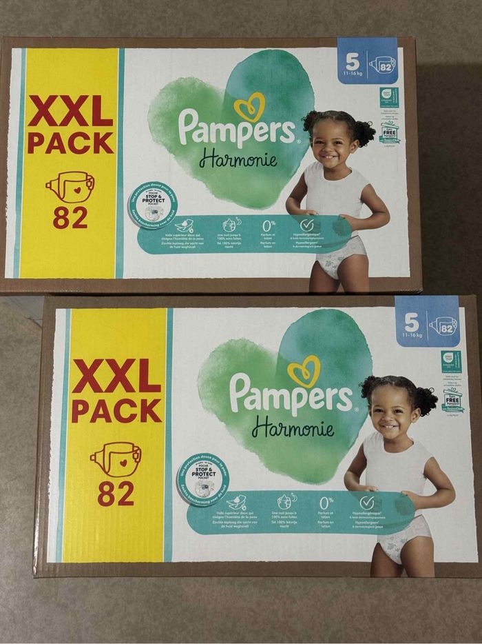 Lot de 2 cartons de couches taille 5 Pampers harmonie