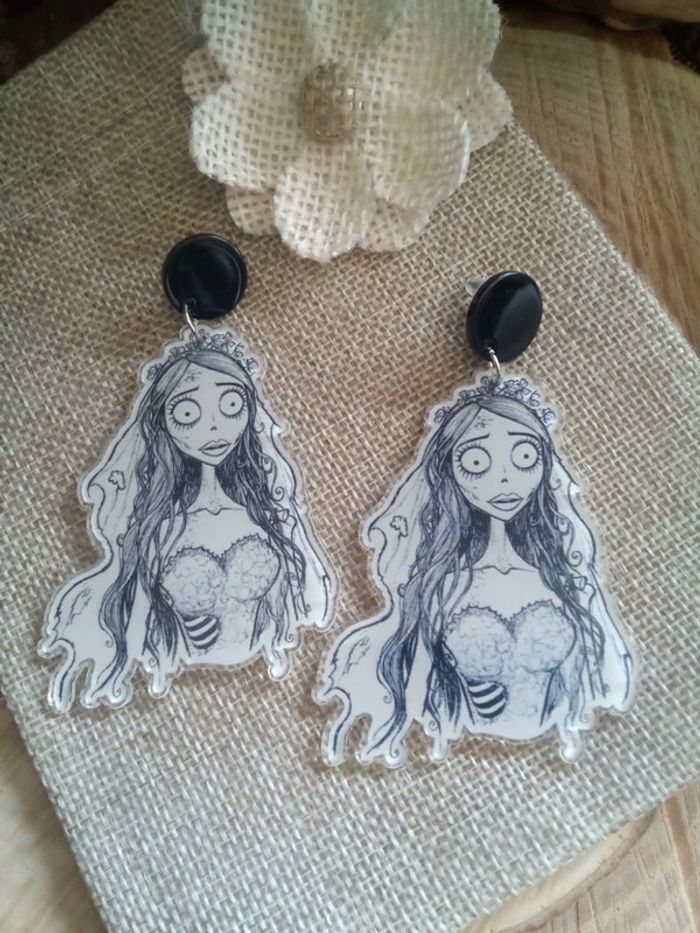 Boucles d'oreilles noires et blanches
