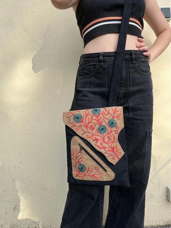 Sac à main pochette bandoulière velour et broderie