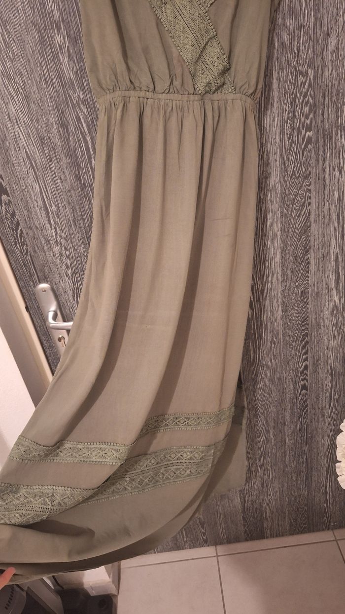 Robe longue bohème à bretelles fines kaki - photo numéro 3