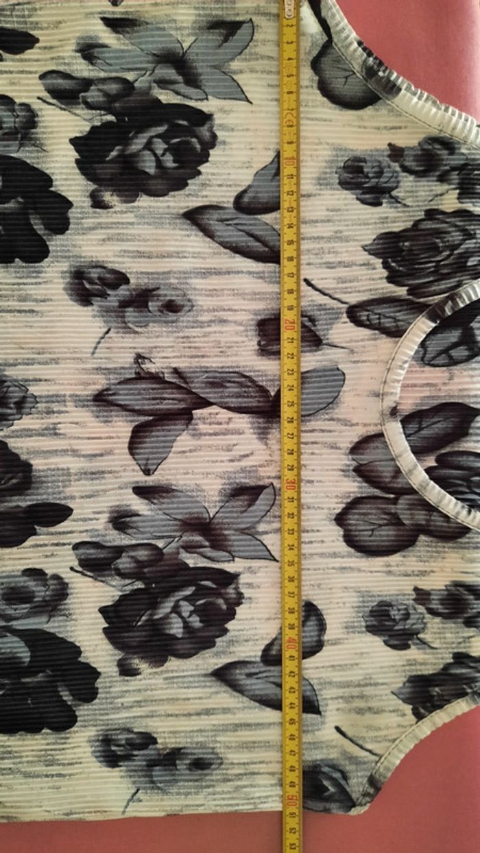Débardeur léger blanc & ses fleurs noires - photo numéro 10