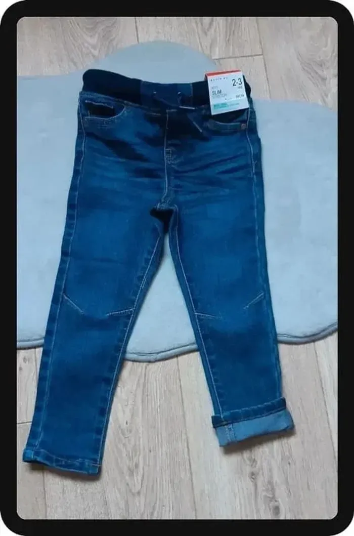 Pantalon jeans slim primark 2/3 ans neuf avec étiquette
