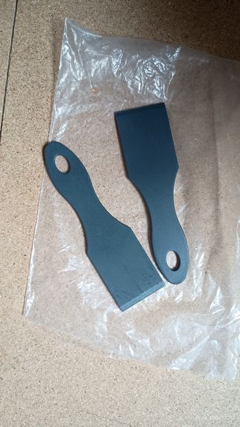 Lot 2 spatules à racler