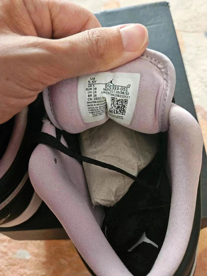 Air Jordan 1 low lila et noir Taille 38 - photo numéro 5