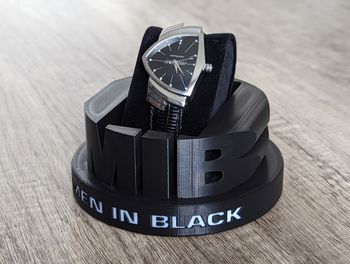 Présentoir Montre Hamilton Ventura Men In Black / Hamilton Ventura watch display