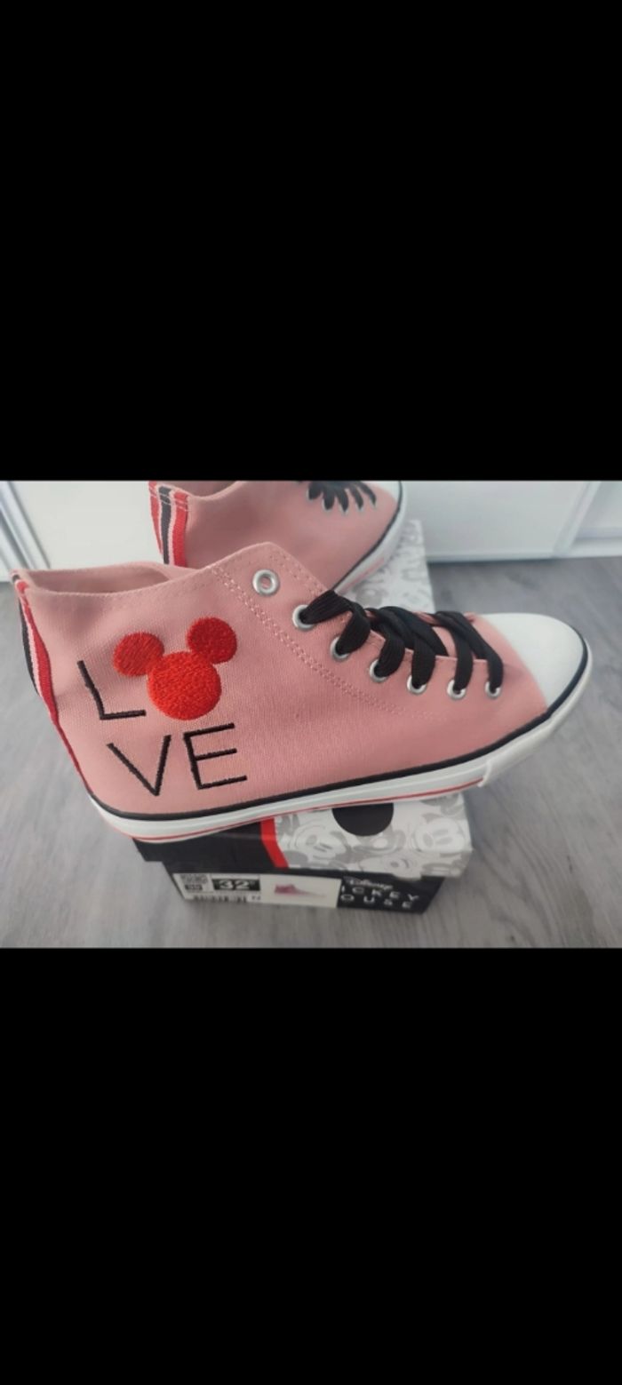 Très jolie paire de Baskets Disney Mickey MOUSE POINTURE 39 - photo numéro 3