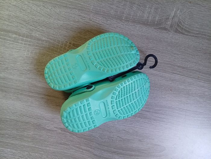 Jolie paire de Crocs - photo numéro 3