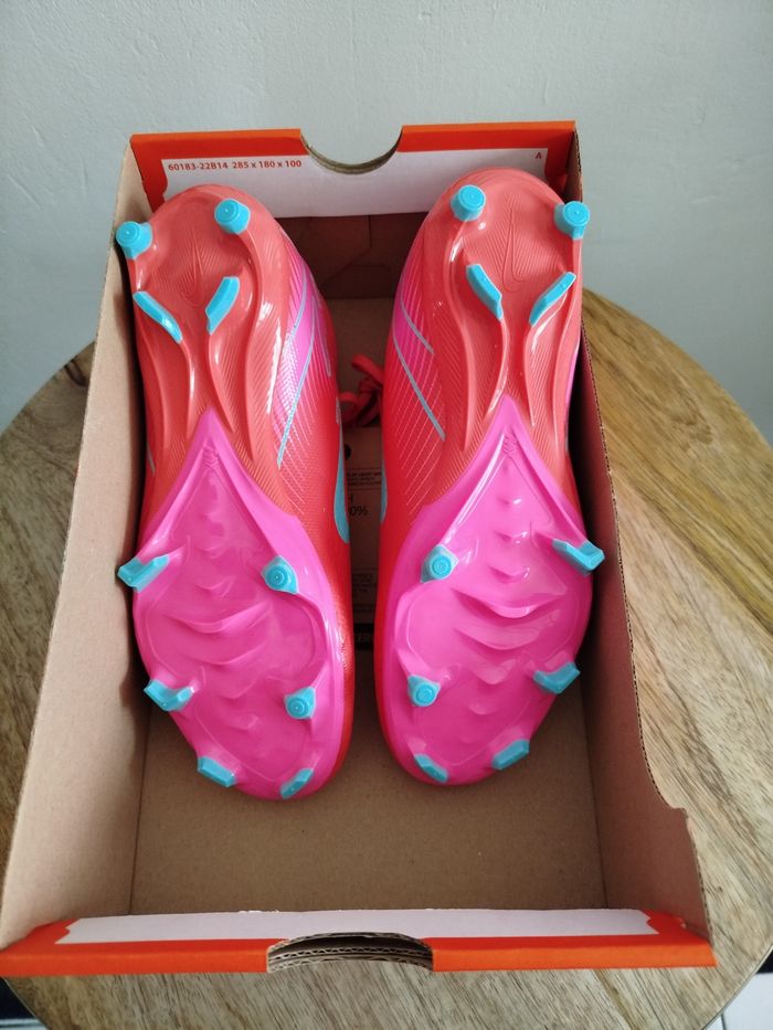 Crampons Nike T 37,5 - photo numéro 8
