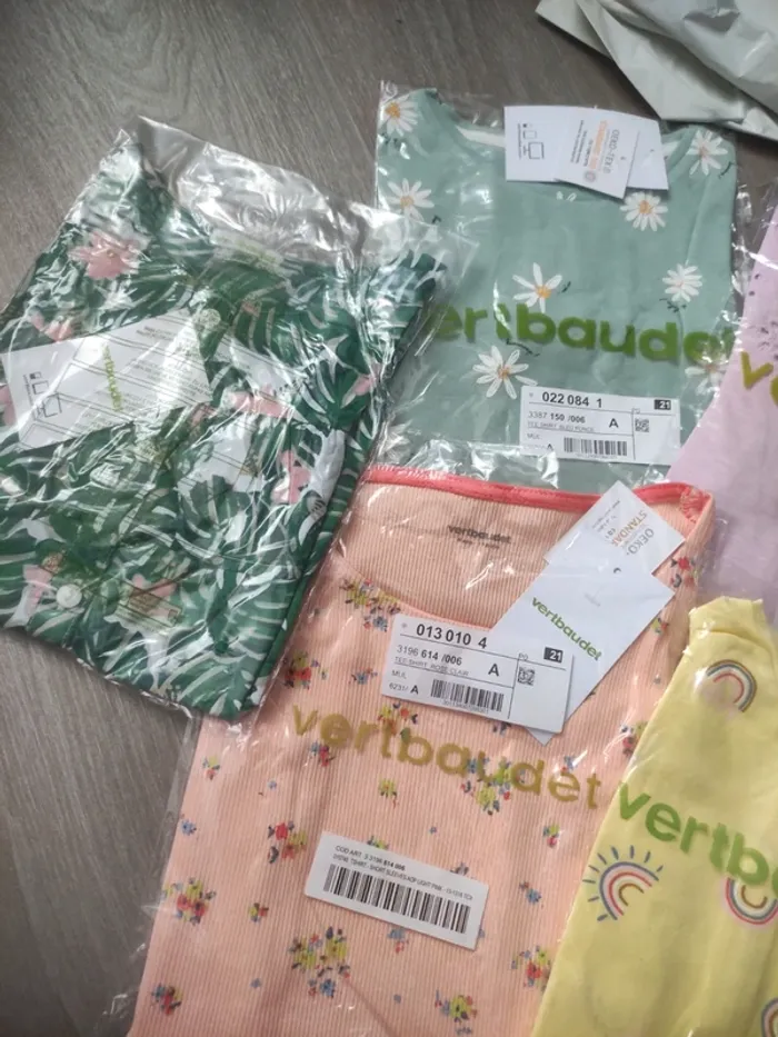 Lot de 6 tee shirts manche courte Vertbaudet et Okaïdi neuf avec étiquette taille 6 ans - photo numéro 2