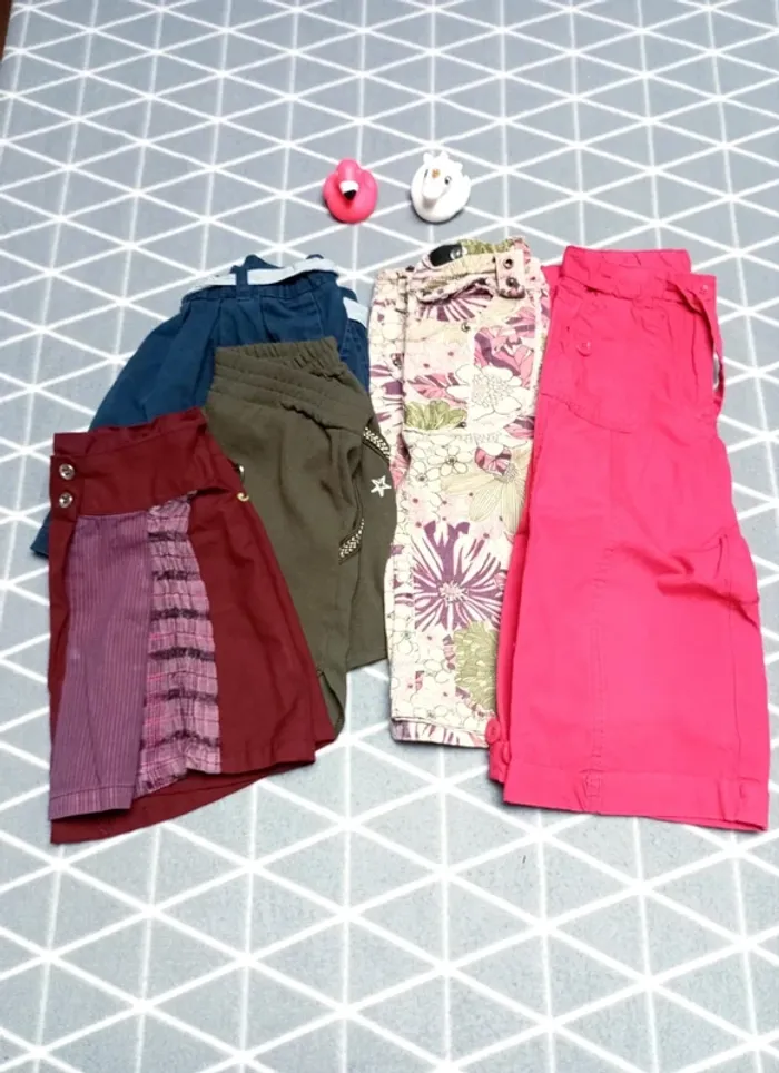 🦄 Lot 2 pantacourts + 3 jupes, 4 ans