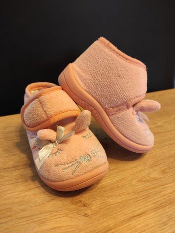 Chaussons style velours rose