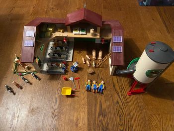 Ferme moderne playmobil avec silo