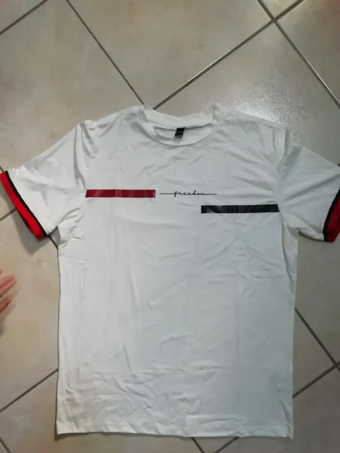 Tee shirt