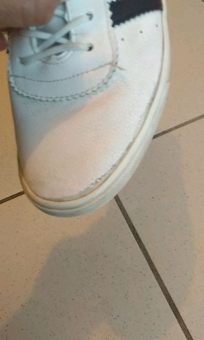 Baskets blanche et noire pointure39       14 - photo numéro 5