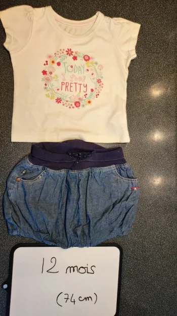 t-shirt à manches courtes + jupe taille 12 mois