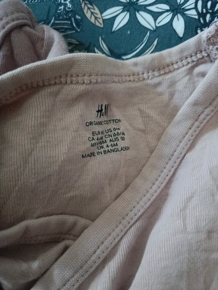 Lot de 2 bodies croisés H&M 68cm rose foncé et clair - photo numéro 2