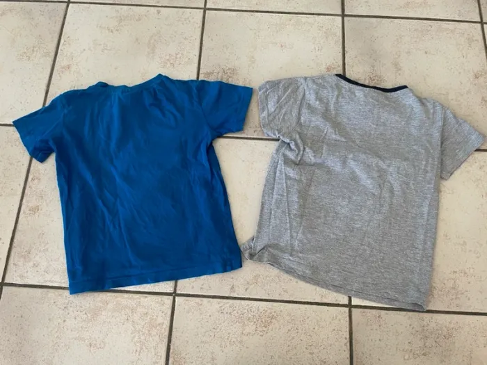 2 teeshirts Minions 5 et 6 ans manches courtes - photo numéro 7