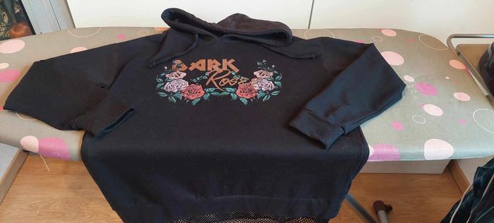 Beau sweat femme capuche noir Tally Weijl S Dark Roses très bon état - photo numéro 3