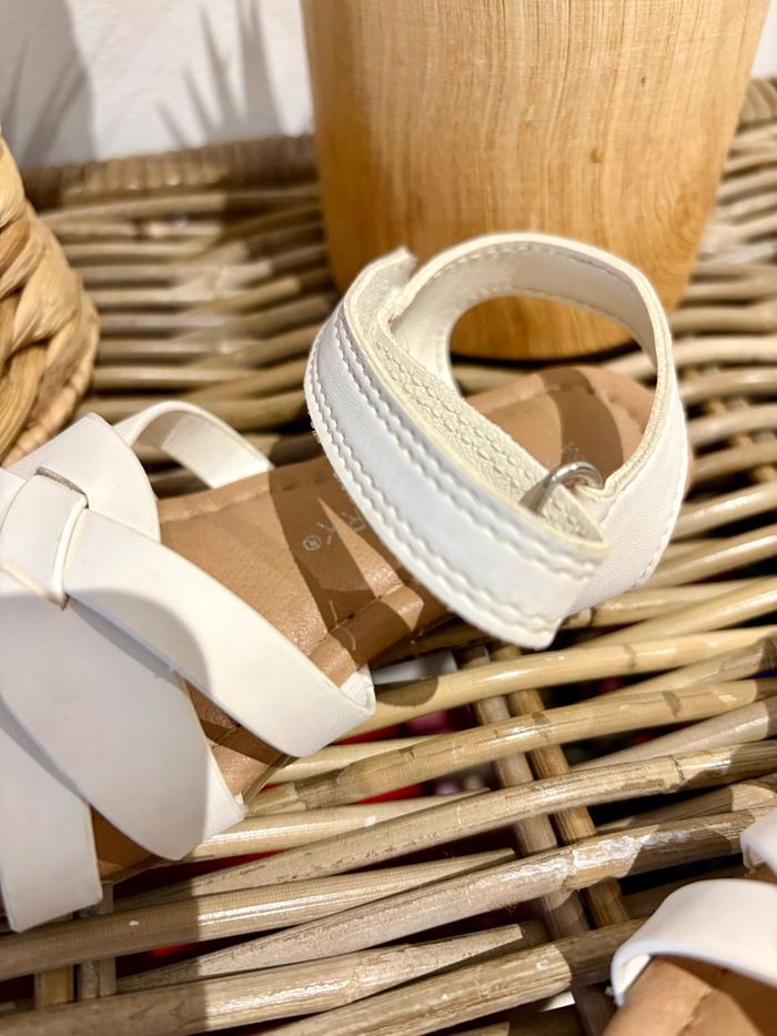 Sandales / nu pieds bébé fille pointure 23 - photo numéro 5