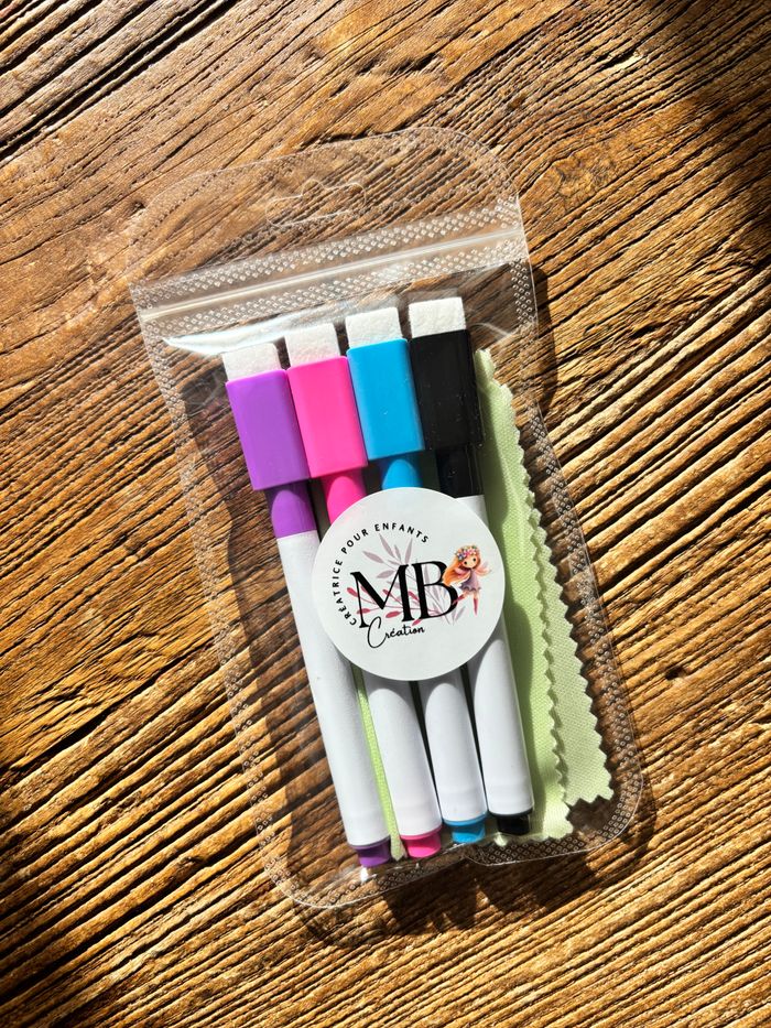 Lots de 4 feutres effaçables + chiffonette