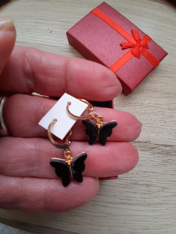 Boucles d'oreilles, papillons émaillées, couleurs noir, dorées - photo numéro 3