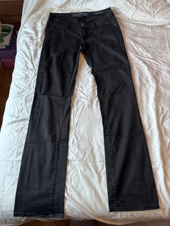 Jean noir Guess avec strass poche arrière Maryline Monroe taille 38