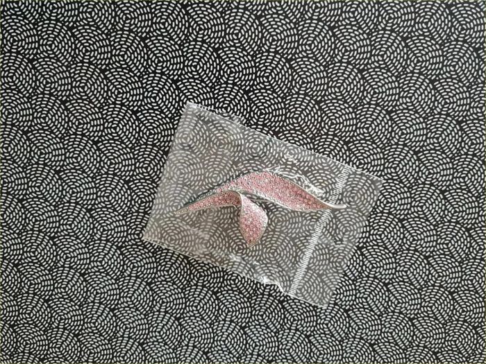 Broche feuille strass rose