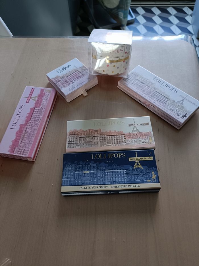 Lot de 4 palettes Lollipops + un blush + une houpette pailletée - photo numéro 6