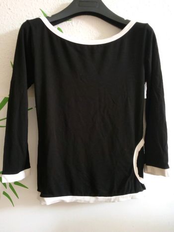 Haut manches 3/4 noir. Taille S.