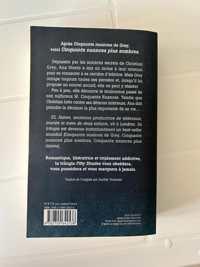 50 nuances plus sombres - photo numéro 2