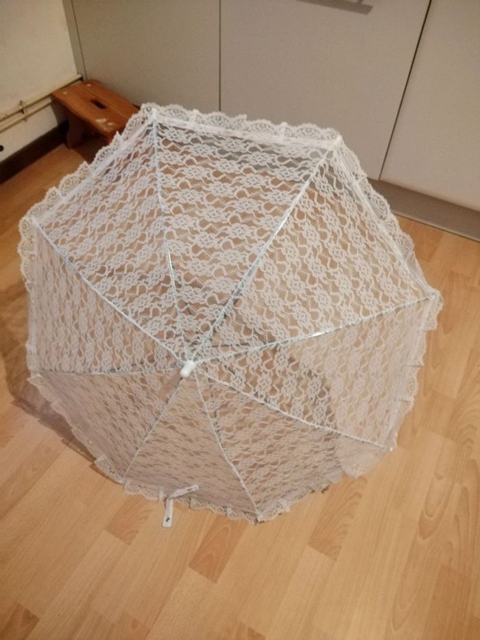 Ombrelle en dentelle blanche neuve