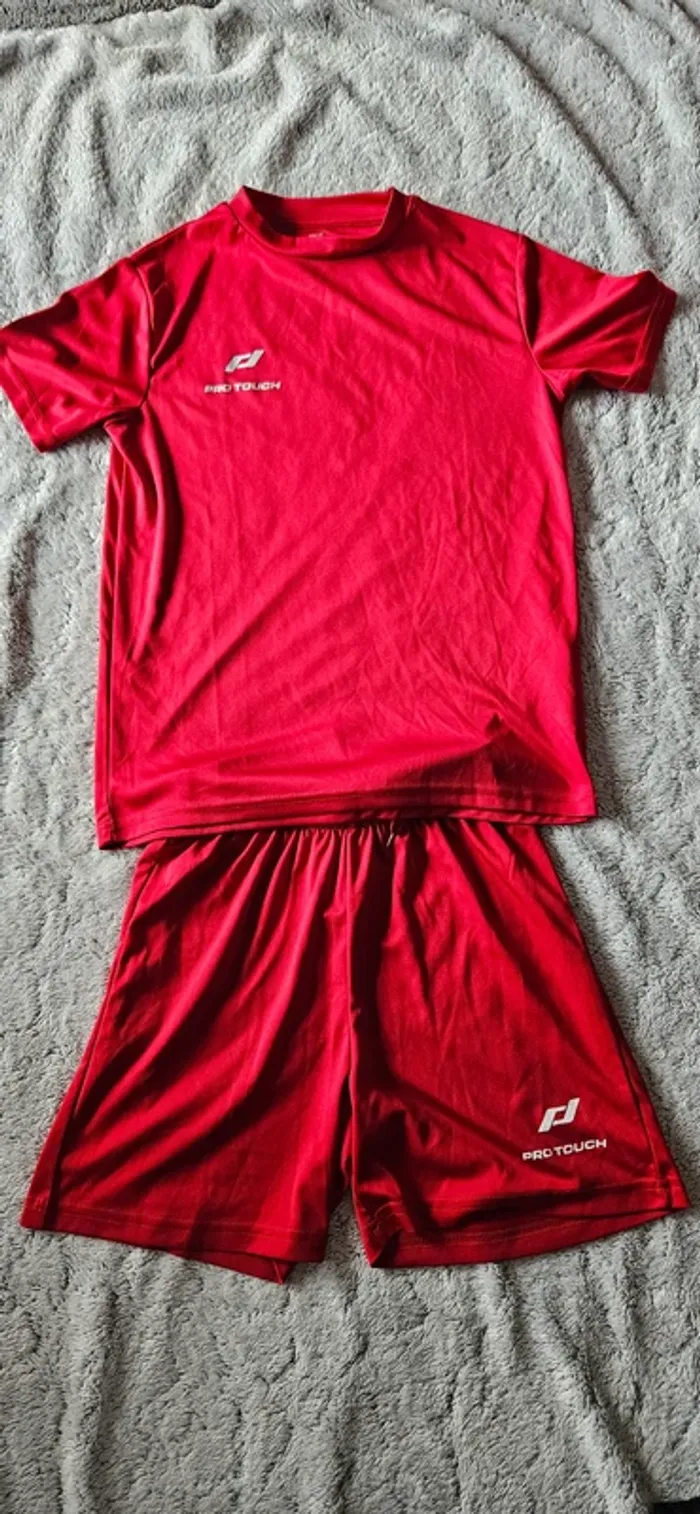 Ensemble sport + 1 haut 10 ans