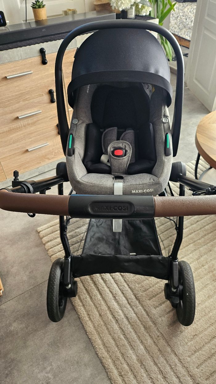 Poussette Maxi cosi et base isofix 360°
