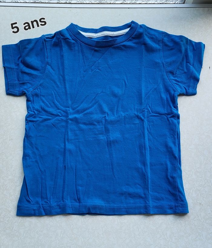 Lot vêtements 5 ans Garçon - photo numéro 6