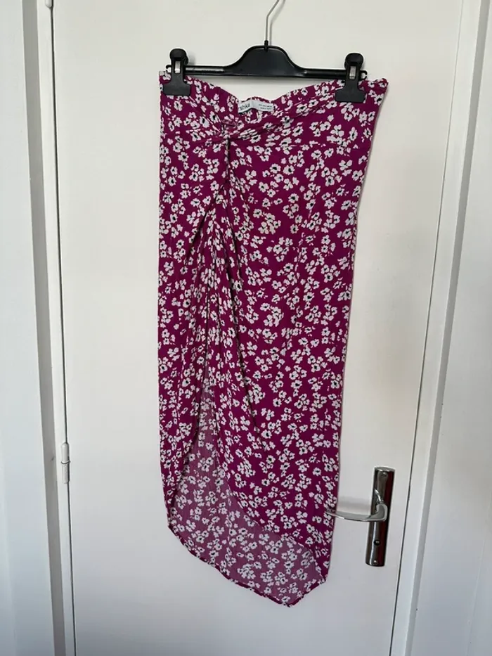 Jupe mi-longue fleurie violette/rose Bershka