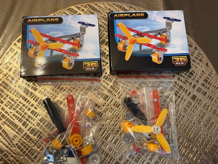 Lot de 2 avions à construire