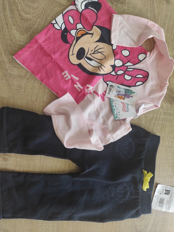 Lot Neuf avec pantalon et t-shirt manches longues Disney fille 12 mois