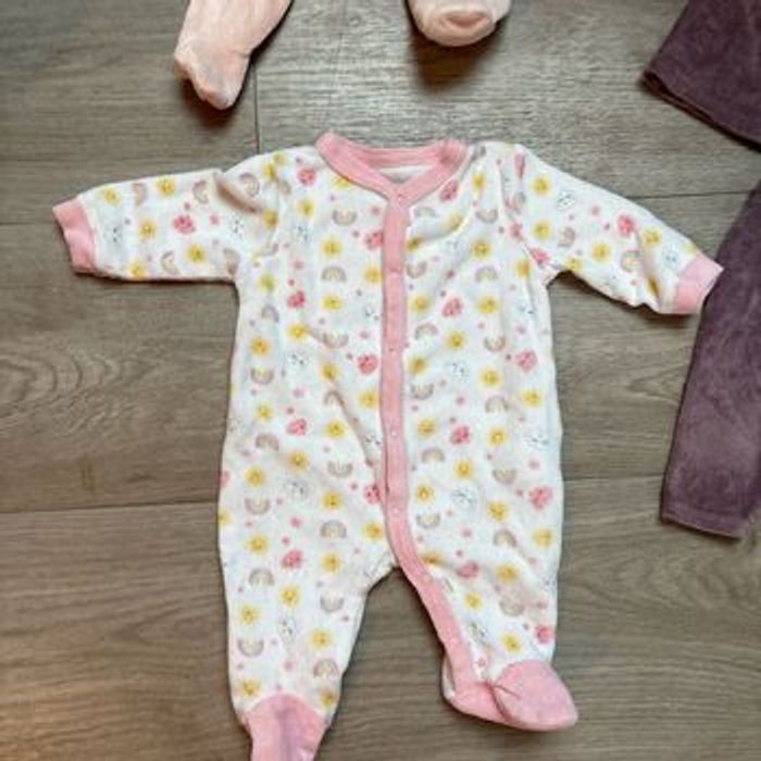 Lot pyjamas 1 mois - photo numéro 4