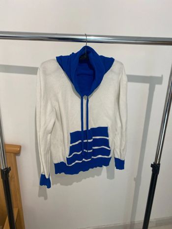 Pull blanc et bleu