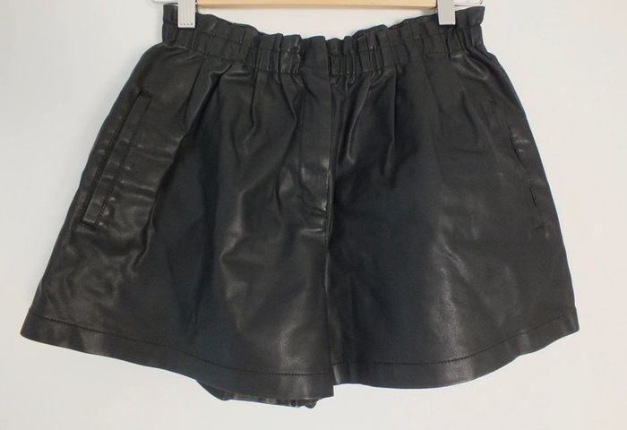 Short imitation cuir Zara - photo numéro 2
