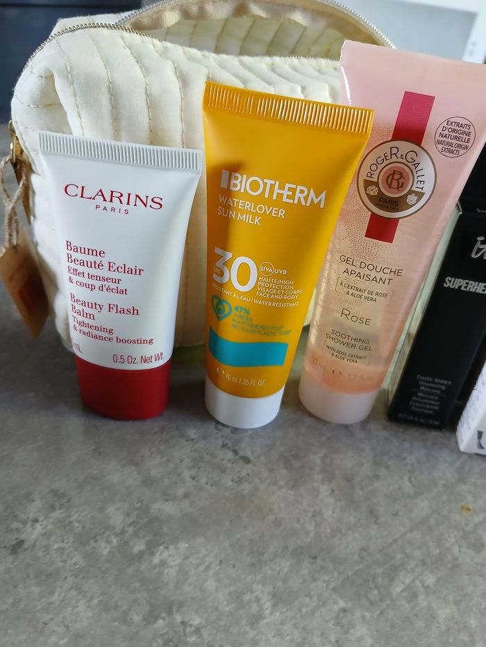 Produit s cosmétiques - photo numéro 2