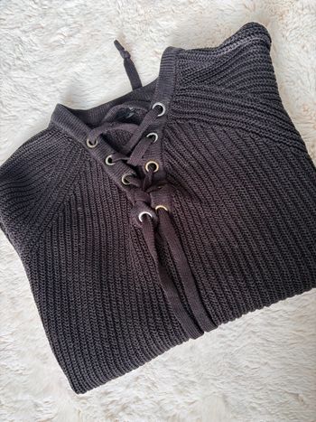 Pull noir lacets