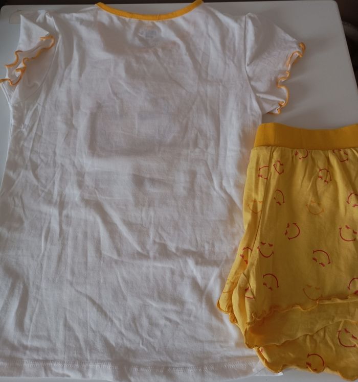Ensemble de nuit, plage ou autre. 10 ans . Short et tee shirt. Blanc et jaune . Coton . État neuf - photo numéro 10